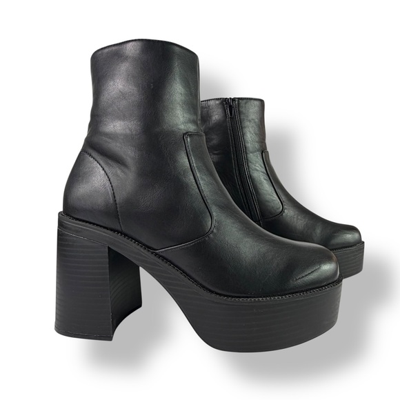 Madden Girl Shoes - Madden Girl Grace Y2K-Inspired Black Chunky Platform Ankle Boots Women’s 9 M